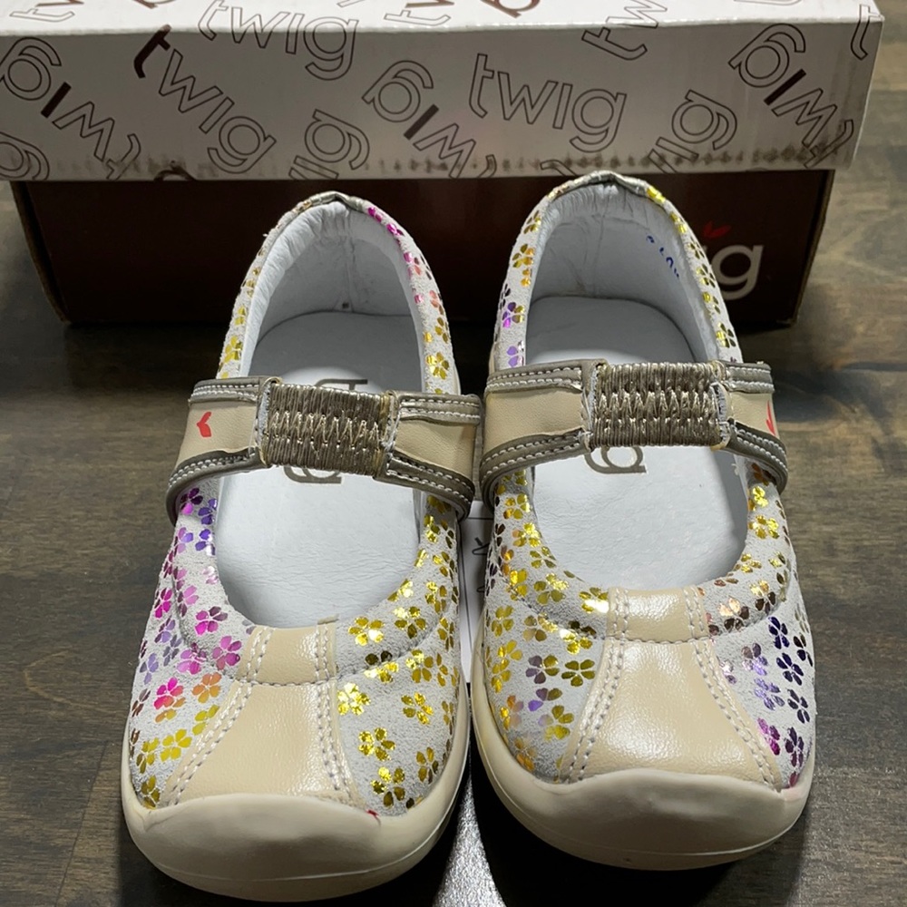NWT Twig Girls Cyn Gold Print Leather Size EUR 22 Shoes
